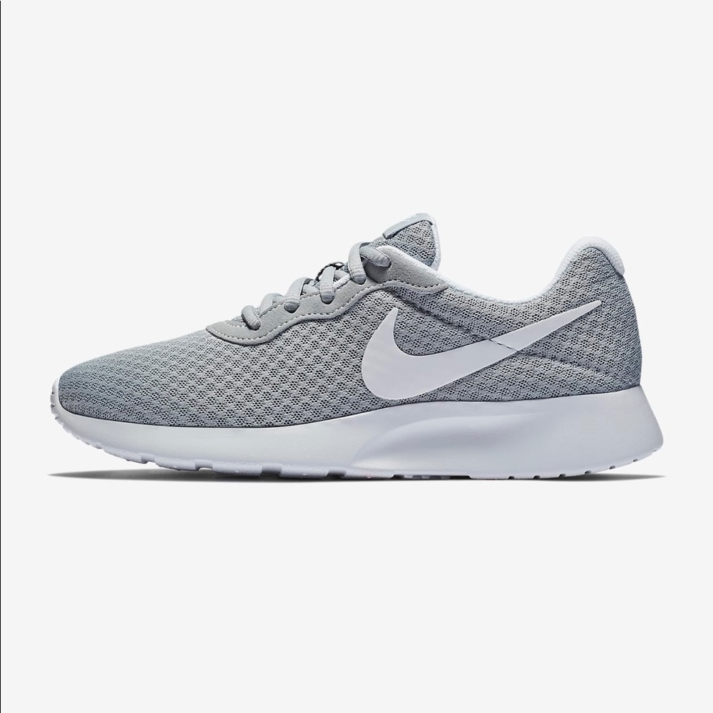 🆕 Nike Tanjun Grey White Running Shoe (US 9)